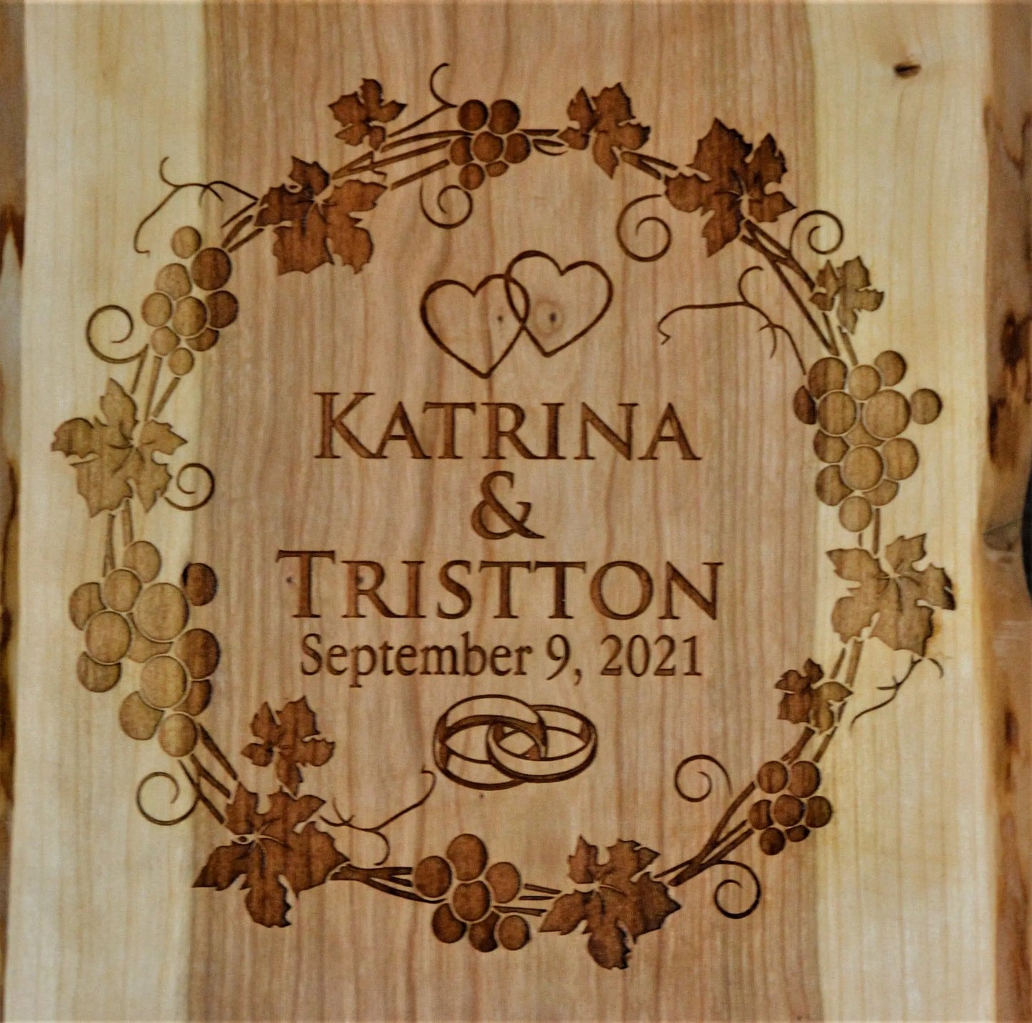 ARTISAN SOLID WOOD CUTTING/SERVING BOARD DESIGN 5.