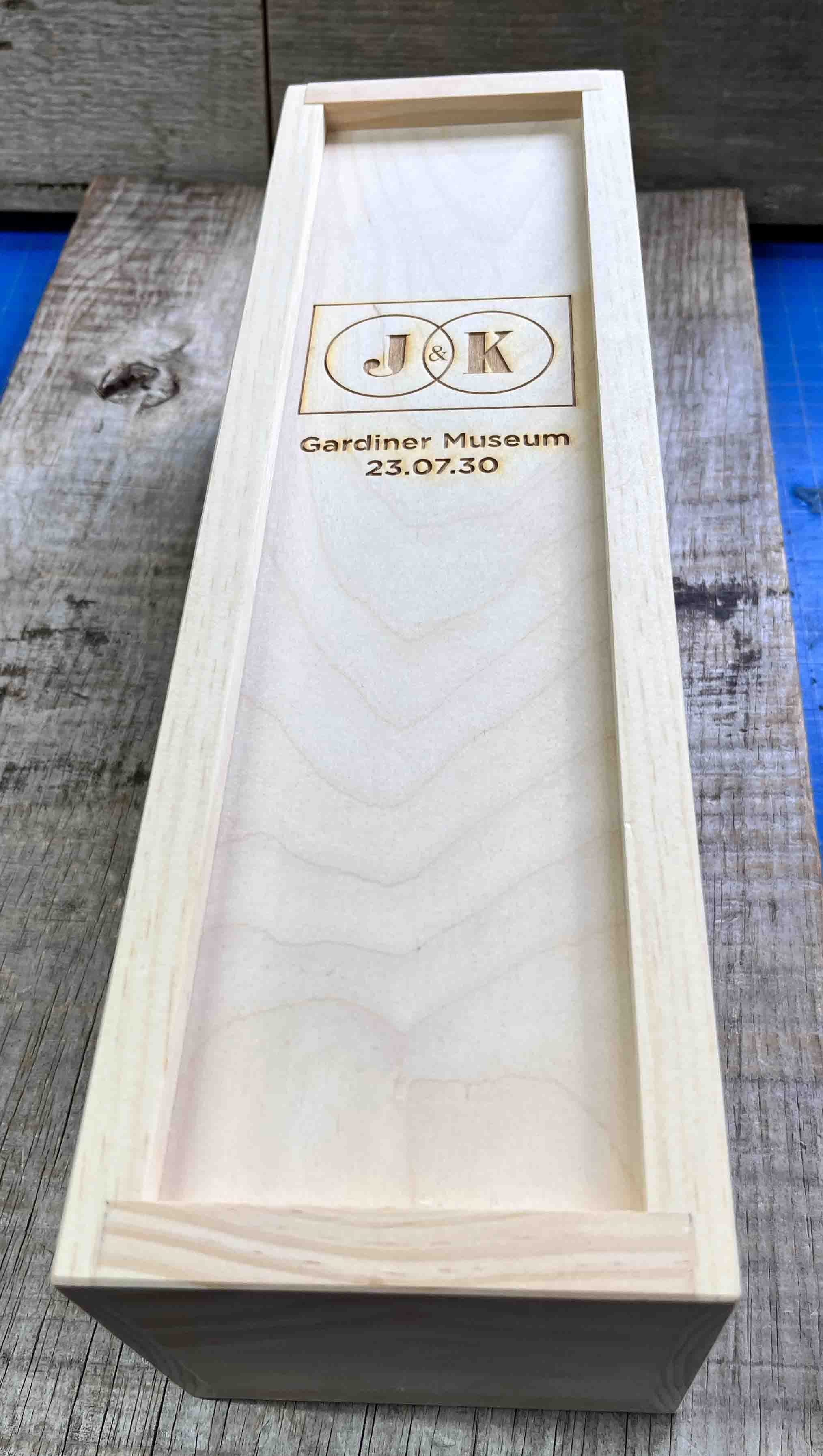 Engraved Pine Wine Boxes - Circle Design 34.