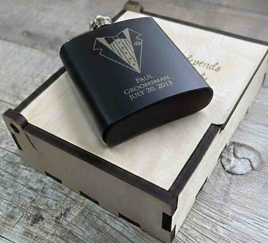 Diseño de esmoquin con frasco grabado personalizado 13
