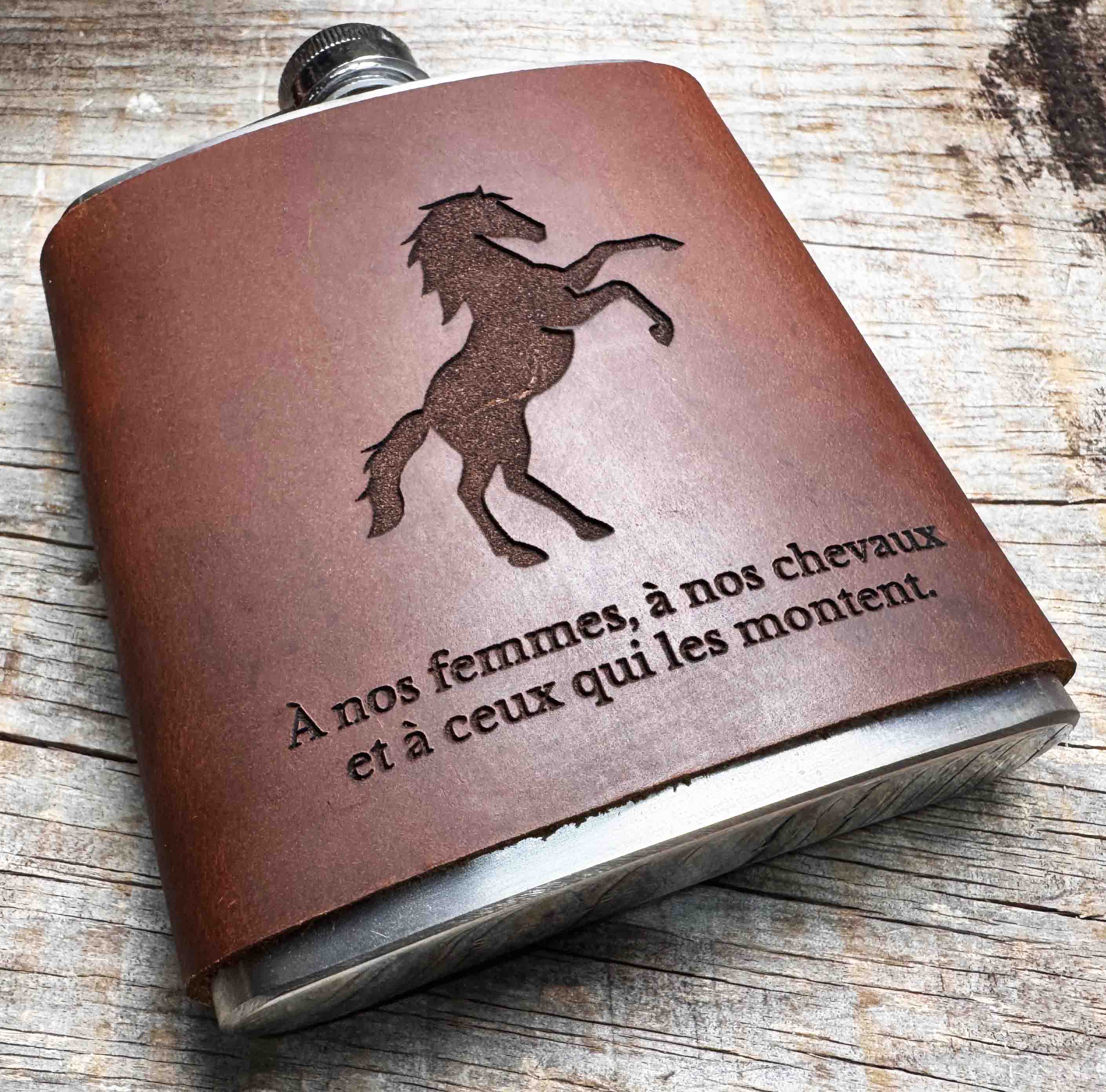 Flasques gravées en cuir de cow-boy - Conception personnalisée