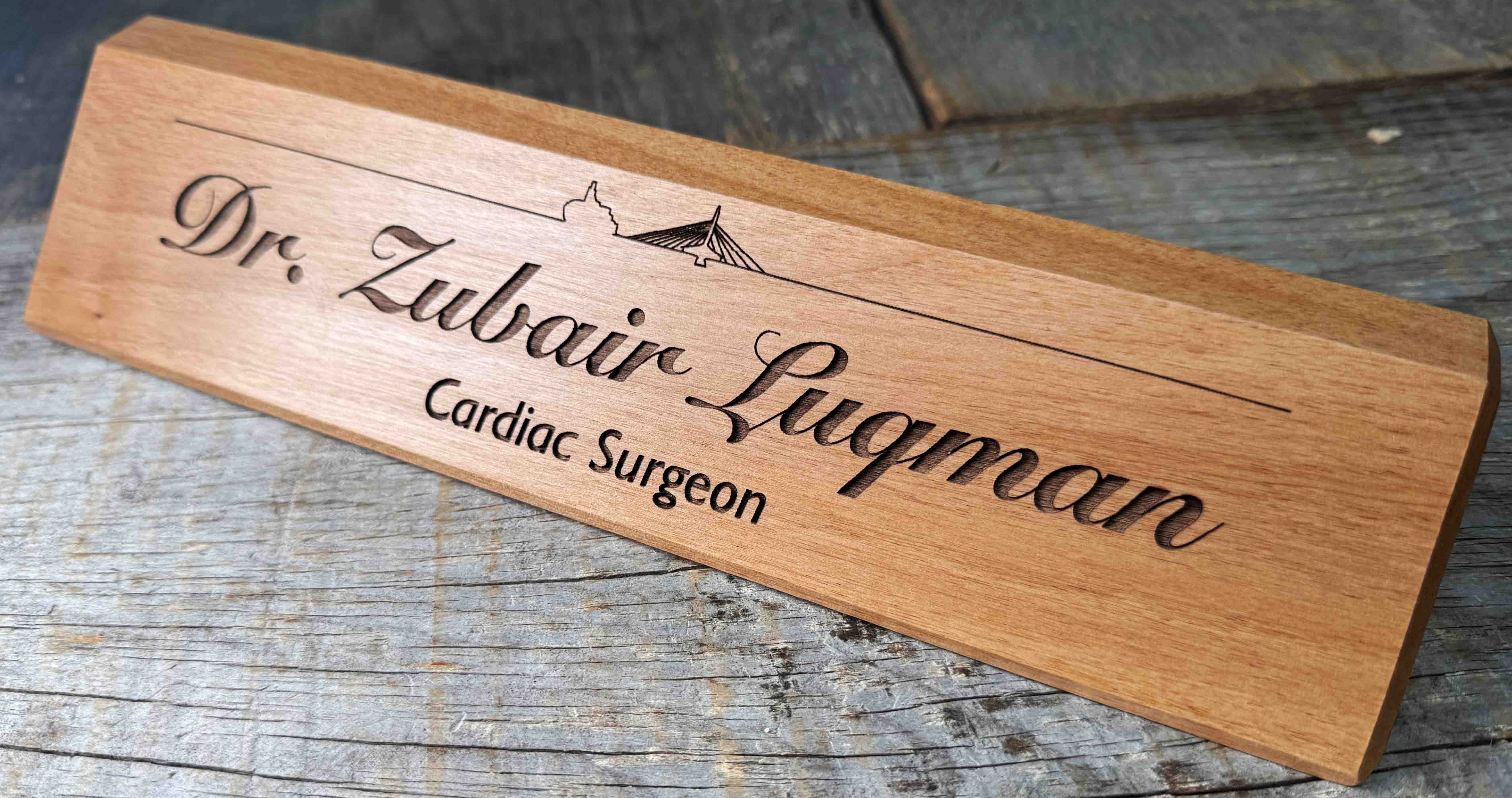 Plaque signalétique de bureau en bois d'aulne