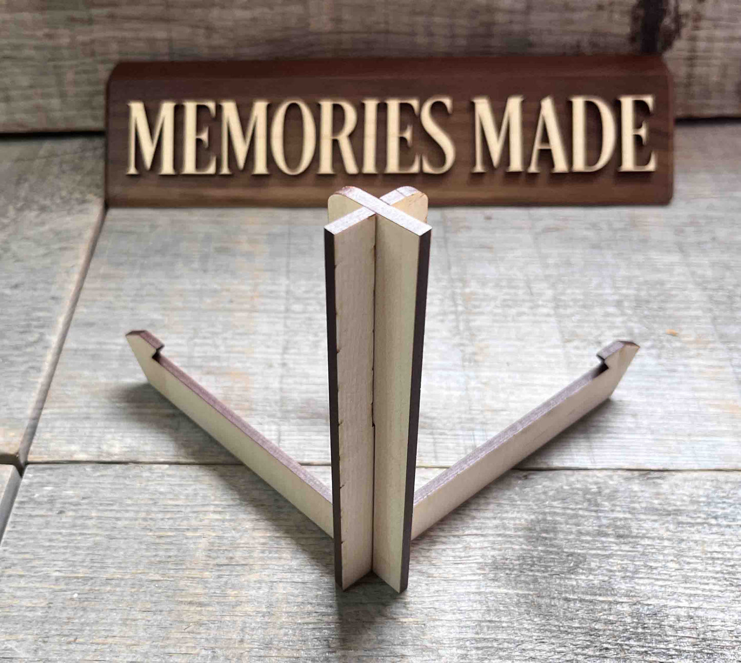 Display Stand for cutting boards, plaques and signs..