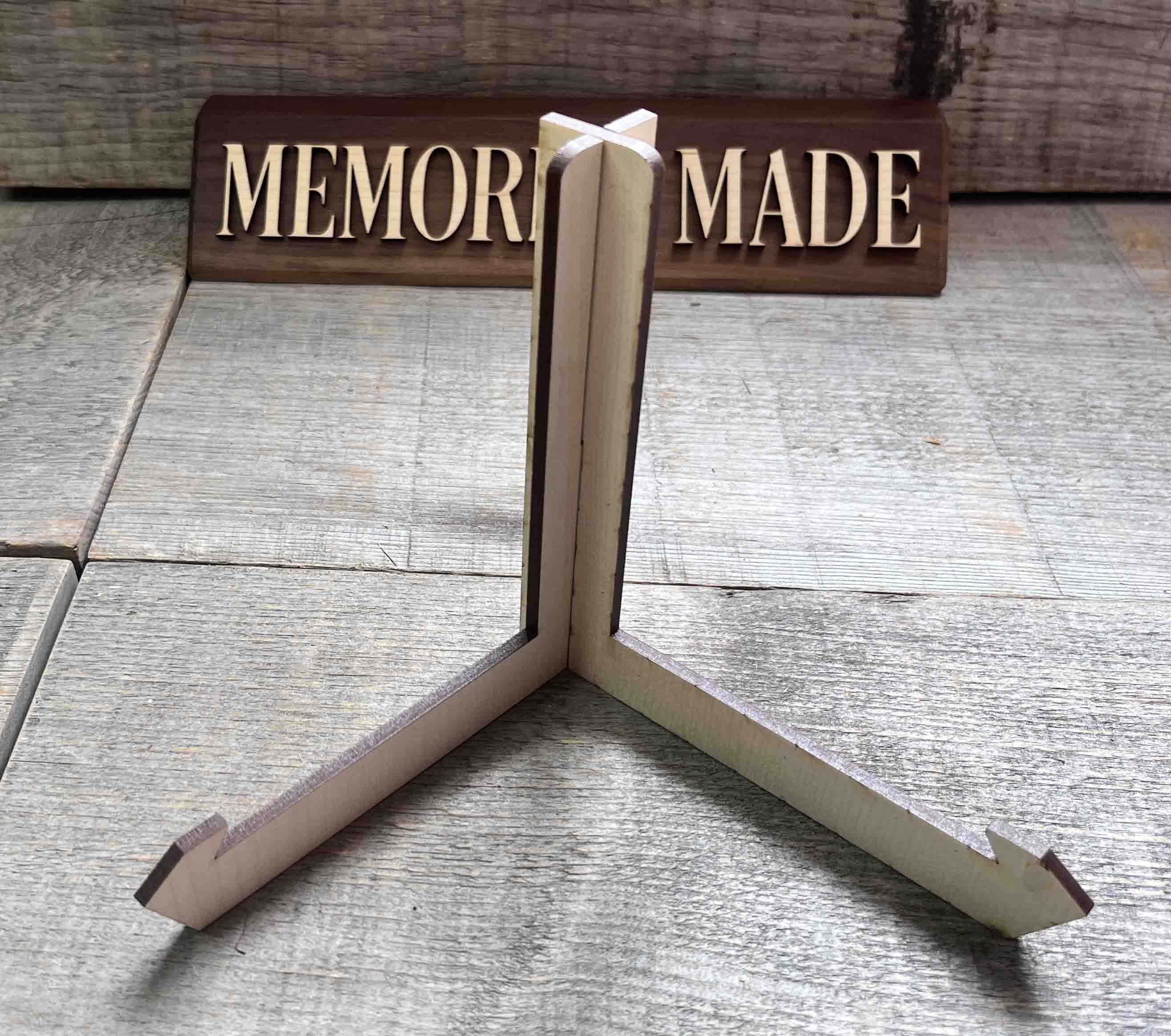 Display Stand for cutting boards, plaques and signs..