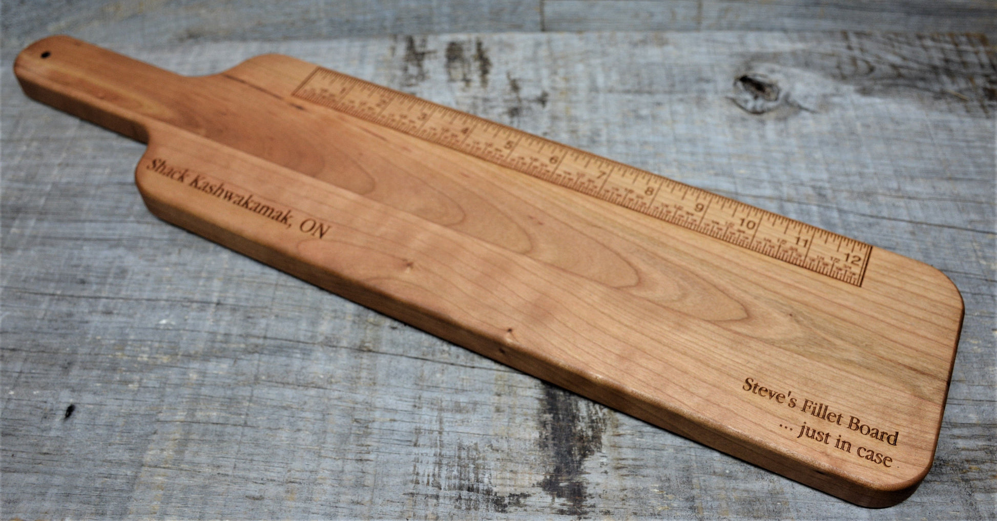 BAGUETTE CUTTING BOARD.