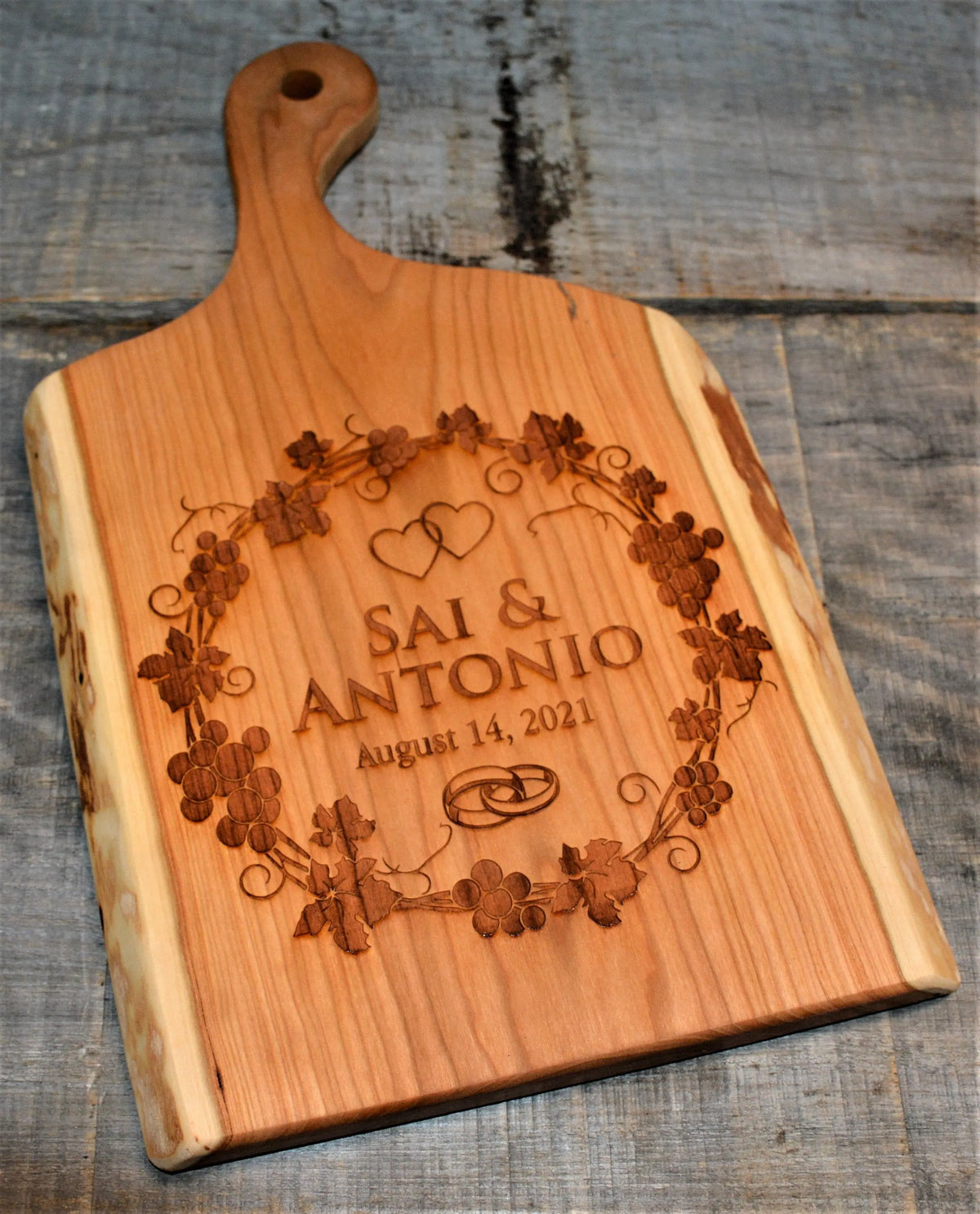 ARTISAN SOLID WOOD CUTTING/SERVING BOARD DESIGN 5.