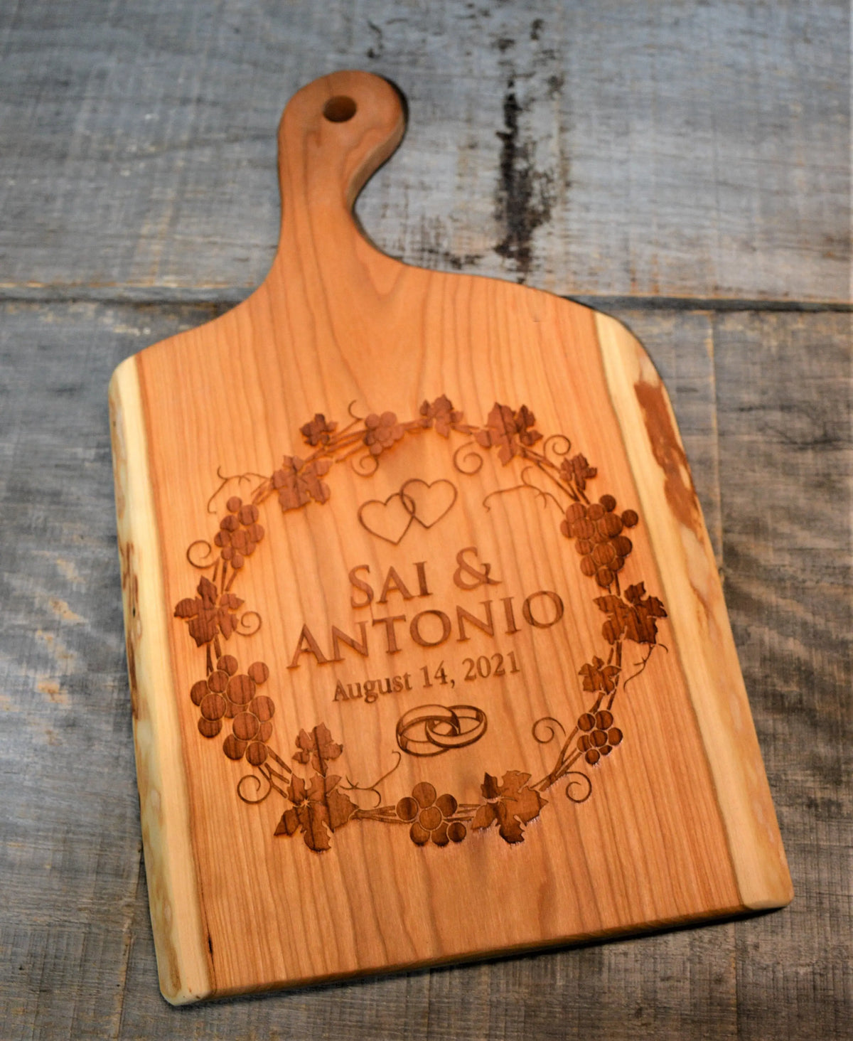ARTISAN SOLID WOOD CUTTING/SERVING BOARD DESIGN 5.