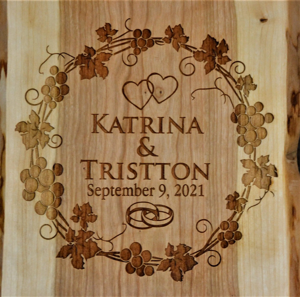 ARTISAN SOLID WOOD CUTTING/SERVING BOARD DESIGN 5.